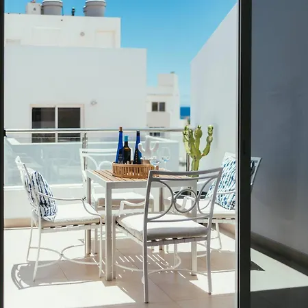 El Charco - Terrace Central 2 Bedroom Apartment * Arrecife (Lanzarote)